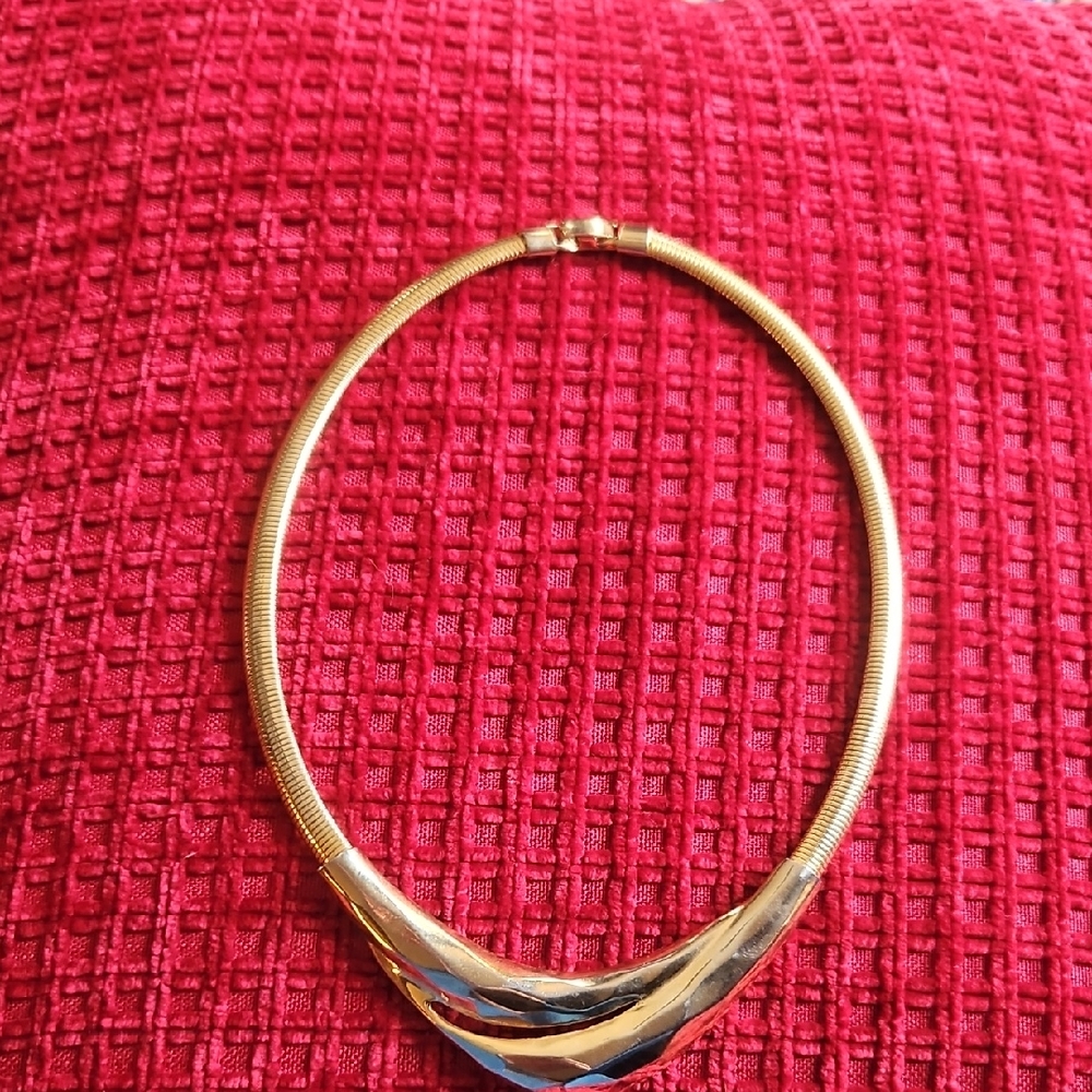 Elegant Gold Necklace